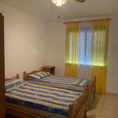 Eri Apartament Apartamento